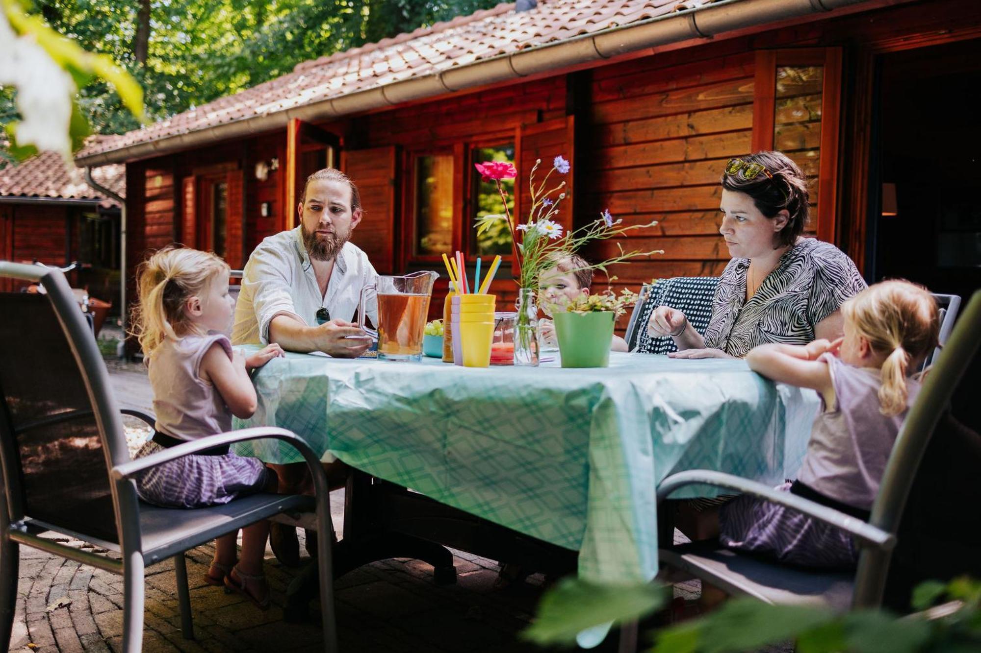 Sfeervolle Blokhut Met Fijne Buitenruimte @ Veluwe เอเปอ ภายนอก รูปภาพ