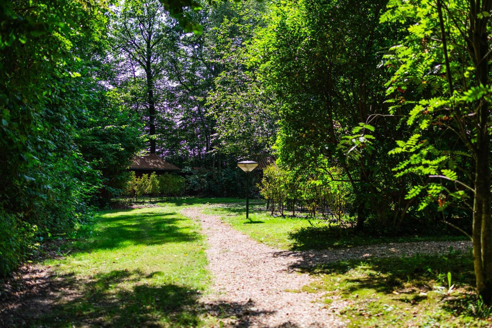 Sfeervolle Blokhut Met Fijne Buitenruimte @ Veluwe เอเปอ ภายนอก รูปภาพ