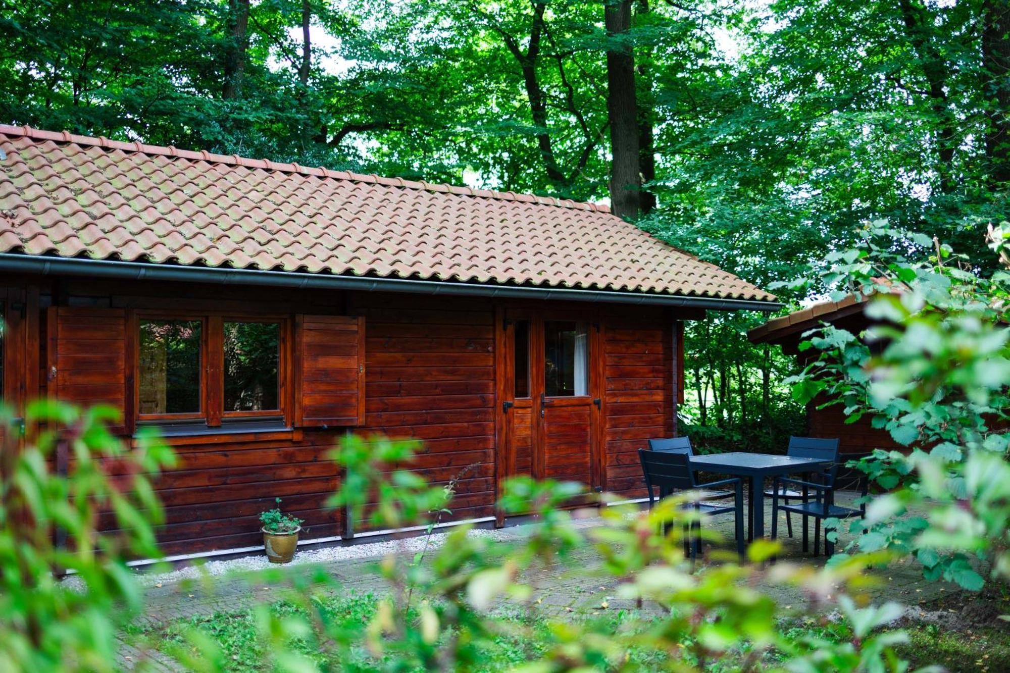 Sfeervolle Blokhut Met Fijne Buitenruimte @ Veluwe เอเปอ ภายนอก รูปภาพ